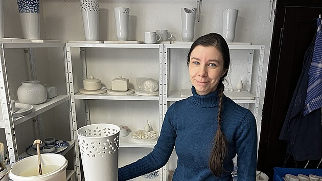 Vrob porcelnu s vlastnm designem se rka Schmelzerov vnuje od roku 2011. Tehdy si otevela svou vlastn dlnu v obci tdr.