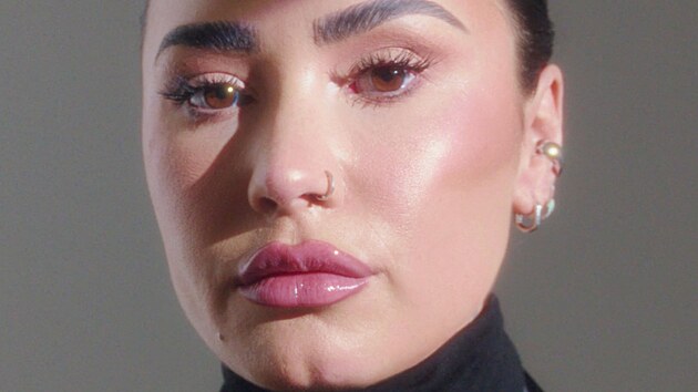 Demi Lovato v reklam na injekce proti vrskm (bezen 2024)