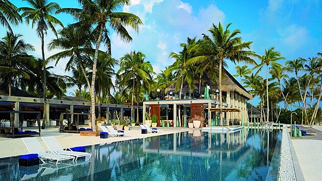 Korlov ostrov Velaa nabz hostm hotelovho resortu 48 soukromch vil s bazny, golfovm hitm, wellness i temi restauracemi.