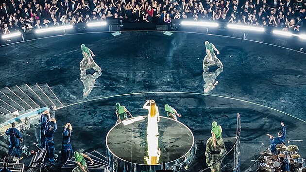 Předsvatební oslavy syna nejbohatšího muže Indie (Gudžarát, 2. března 2024).