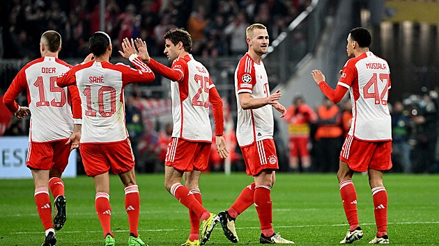 Radost fotbalist� Bayernu z druhého gólu do sít� Lazia.