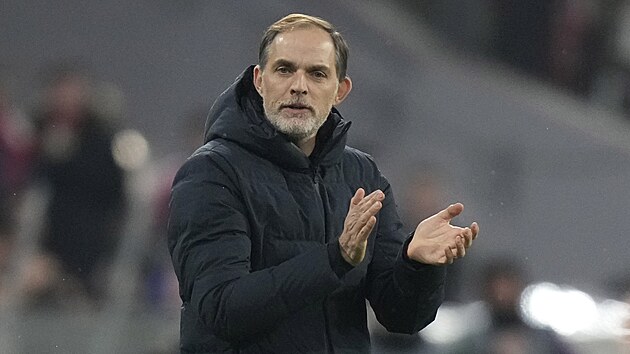 Tren�r Bayernu Thomas Tuchel povzbuzuje sv� sv��ence v utk�n� s Laziem.