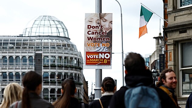 V Irsku se konalo referendum o zmn stavy, kter obsahuje formulaci o ench v domcnosti a rodin tvoen vhradn sezdanmi pry. (8. bezna 2024)