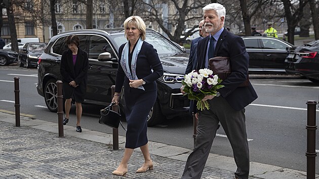 Prezident Petr Pavel se svoji enou navtvil ad Stedoeskho kraje, kde se setkal s hejtmankou Petrou Peckovou.