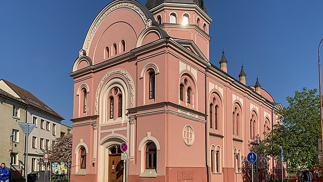Bval idovsk synagoga v Uherskm Hraditi
podstoupila ve sv dlouh historii celou adu oprav
a rekonstrukc.