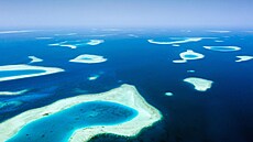 Maledivy tvoí bezmála 1 200 atol 