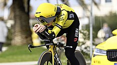 Dánský cyklista Jonas Vingegaard jede asovku závodu Tirreno-Adriatico ve...