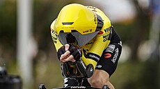 Dánský cyklista Jonas Vingegaard jede asovku závodu Tirreno-Adriatico ve...