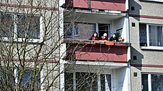 D�m s pe�ovatelskou slu�bou v �eské Kamenici, kde ho�elo. Po�ár má jednu ob�....