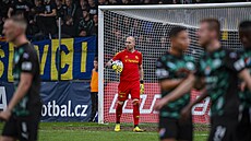 Zlínský branká Stanislav Dostál po inkasovaném gólu, fotbalisté Baníku Ostrava...