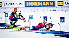 Tomá� Mikyska p�i st�elb� b�hem smí�ené �tafety v Oslu