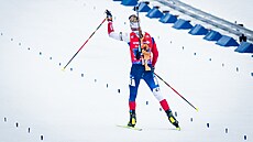 Tomá� Mikyska dová�í do cíle smí�enou �tafetu v Oslu.