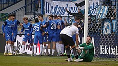 Radost hrá�� Liberce po rozhodujícím gólu utkání s Karvinou, v pop�edí zklamaný...