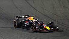 Max Verstappen si ve svém Red Bullu dojel pro pohodlné vítzství v Saudské...