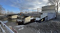 Stav stavby nového silniního mostu v Polance nad Odrou asi ped dvma týdny....