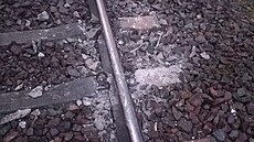 Vlak narazil na trati mezi Plzni a Vejprnicemi do betonové překážky.