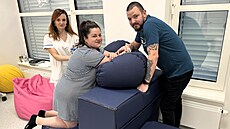 První maminkou, která moderní gau� v pelh�imovské porodnici vyzkou�ela, byla...