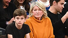 Martha Stewartová s vnukem Trumanam na basketbalovém zápasu v New Yorku (únor...