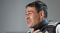 Trenér Servette �eneva René Weiler na tiskové konferenci p�ed utkáním s...