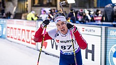 eský biatlonista Mikulá Karlík v cíli individuálního závodu v Oslu.