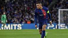 Kylian Mbappé z PSG si vede mí� v utkání proti Realu Sociedad.