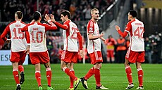 Radost fotbalist Bayernu z druhého gólu do sít Lazia.