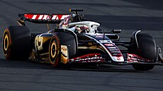 Kevin Magnussen z Haasu pi tréninku na Velkou cenu Saúdské Arábie