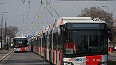 Slavnostn zahjen provozu trolejbus na trase Ndra Veleslavn - Letit...