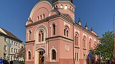 Bývalá idovská synagoga v Uherském Hraditi podstoupila ve své dlouhé...