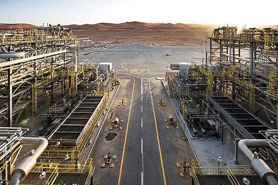 Rafinerie ve mst Churajs patící ropnému gigantu Saudi Aramco