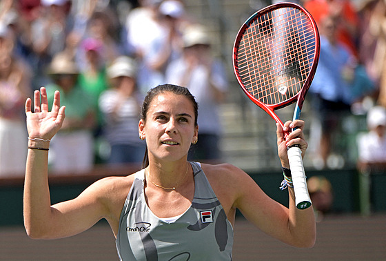 Emma Navarrová se raduje z postupu do tvrtfinále turnaje v Indian Wells.