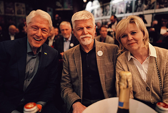 Bill Clinton s maneli Pavlovými v Redut. (10. bezna 2024)