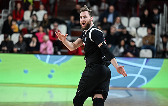 Nymburský kapitán Martin K�í� v hale Varese