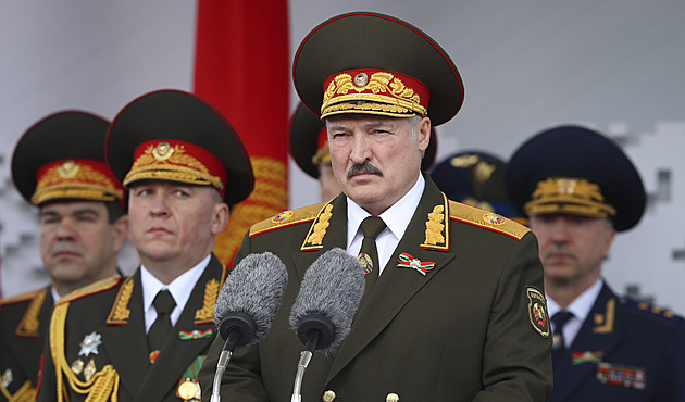 Lukašenko okusil „kádrový hlad“. Exodus mladých devastuje ekonomiku