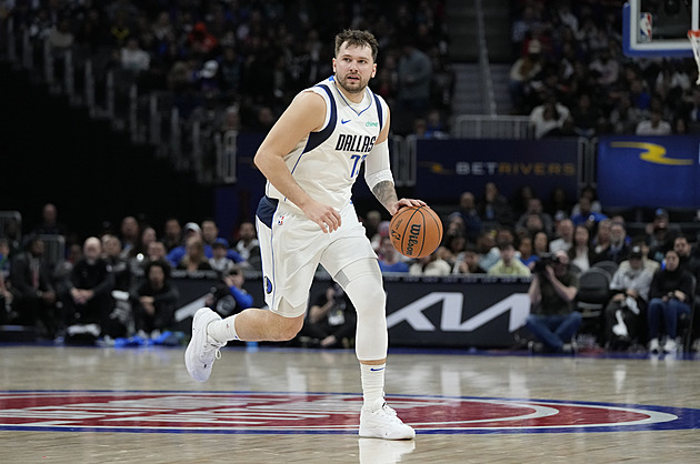 Už zase Luko? Dončič zkrášlil statistiky. Boston po ztrátách vyzrál na Phoenix