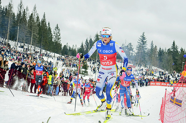 Jako mezi námořníky. Na Holmenkollenu se během závodu rvali opilí fanoušci