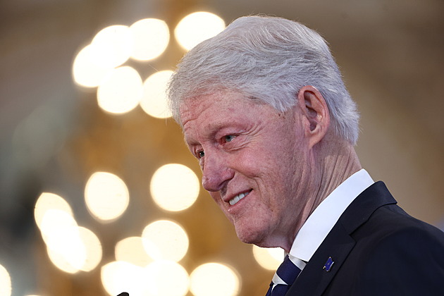Americký exprezident Clinton byl v nemocnici. Jen horečka, řekl mluvčí