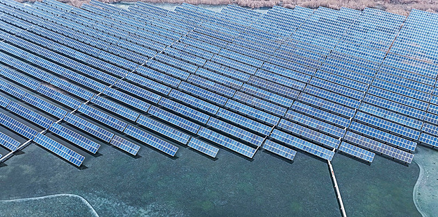 Hrozba pro energetiku? Američané našli v čínských solárech neznámá zařízení
