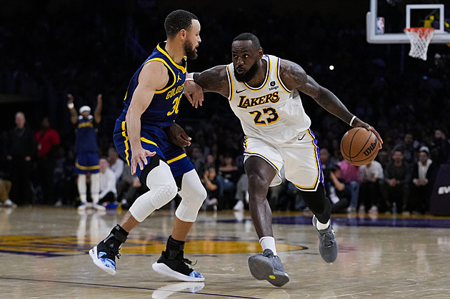 Čtyřicet bodů Jamese nestačilo, Warriors v NBA porazili v důležitém duelu Lakers