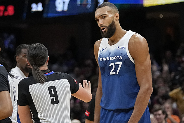 Francouzský pivot Gobert počtvrté získal cenu pro nejlepšího obránce v NBA