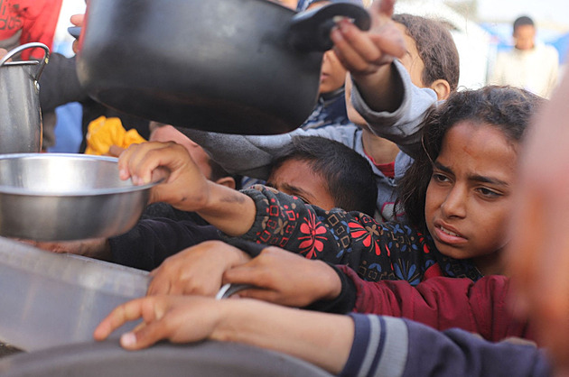 Palestincům v Gaze bezprostředně hrozí hladomor, bijí na poplach OSN i USA