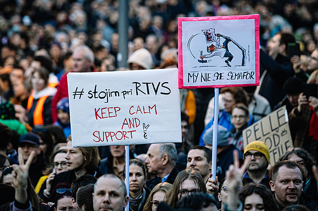Slováci protestují proti vlád Roberta Fica a jejím zásahm do veejnoprávní...