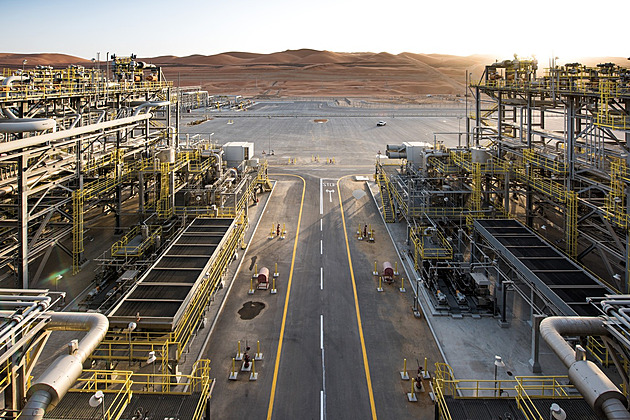 Přestaňte snít o konci ropy a plynu, prohlásil šéf saúdského těžebního obra