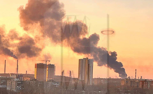 Výjimečný stav v ruské Voroněžské oblasti. Po příletu dronů explodoval sklad