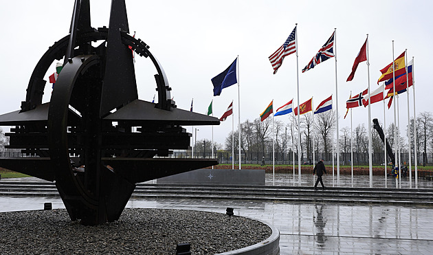 Stoltenberg: NATO vykázalo ze svého sídla kvůli špionáži ruské zaměstnance