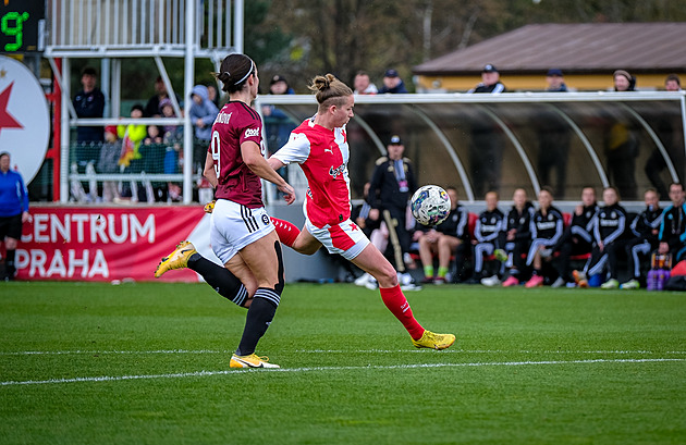 Šest gólů v derby. Slávistky remizovaly se Spartou, hattrickem zazářila Khýrová