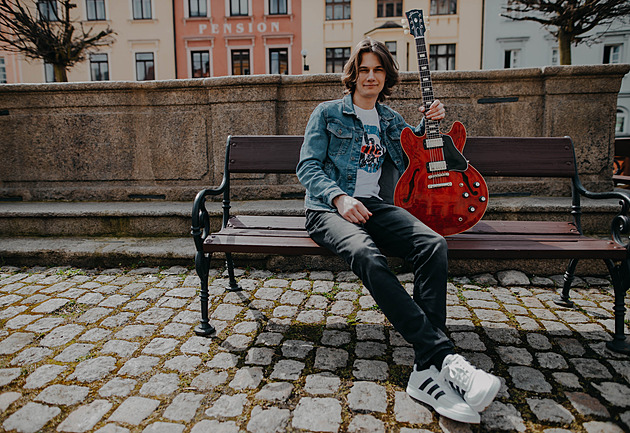 Síla bluesrocku je věčná, říká kytarista, student i učitel Štěpán Kordík