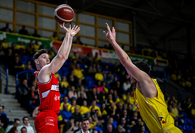 Pardubice uspěly i u mistra. Vyhrály pošesté v řadě a tlačí se do čtyřky