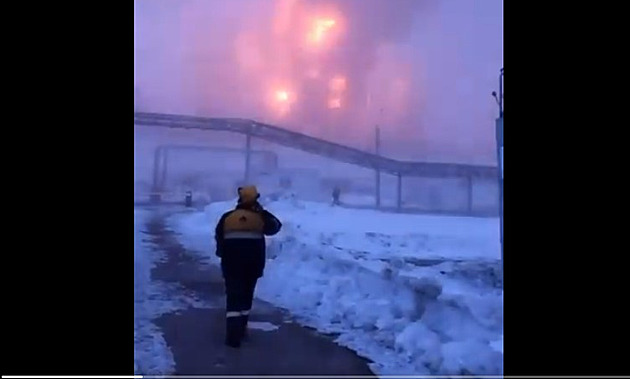 V rafinerii v ruské Syzrani vypukl požár, zaútočil na ni ukrajinský dron