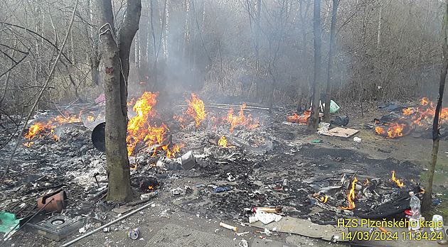 V kolonii bezdomovc v Plzni na Vinicích explodoval vai. ena utrpla...